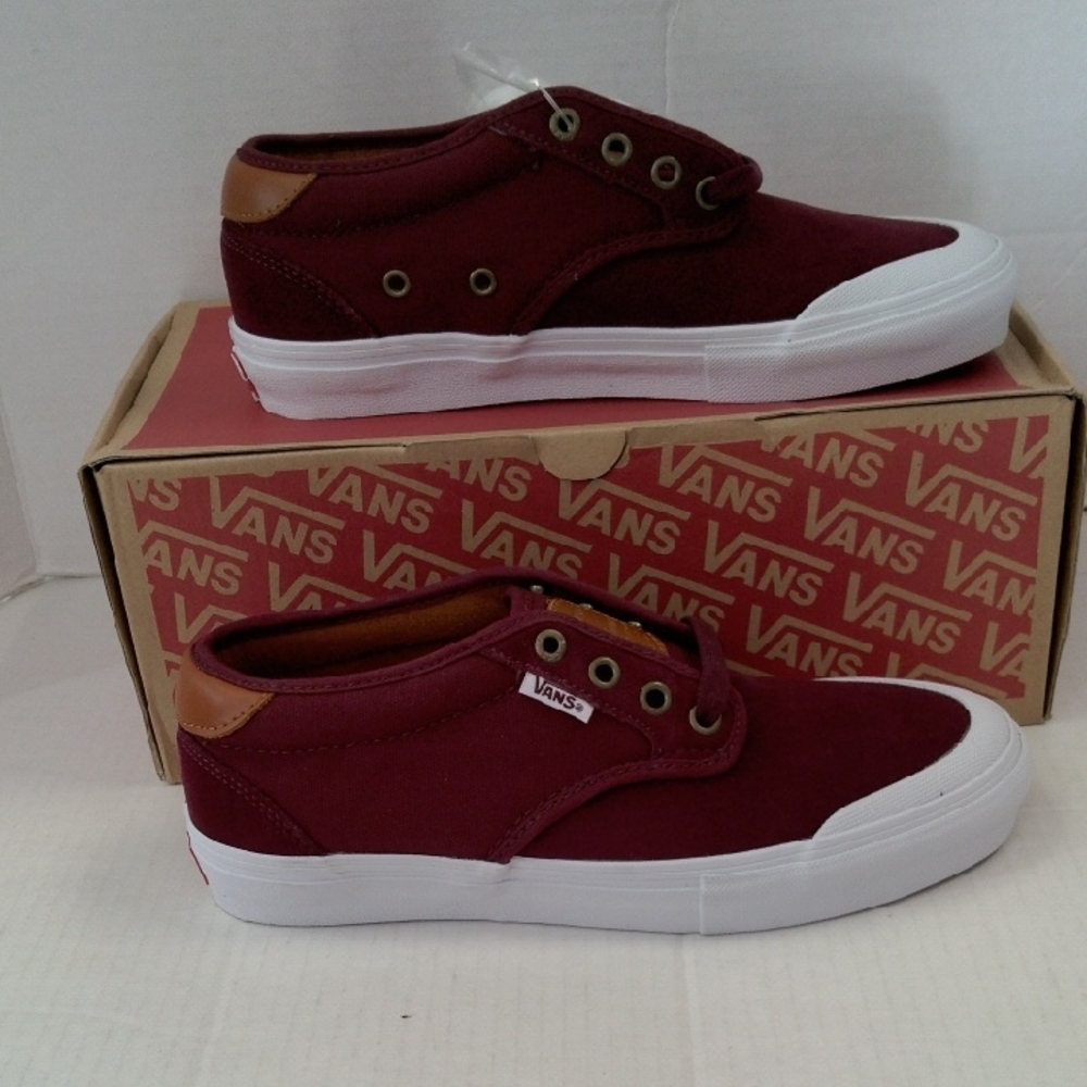 Chima Estate Pro Port White  Sneakers  and Brown Accents